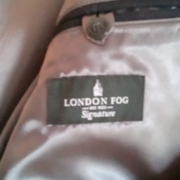 Brand new London Fog Signature overcoat. Navy wool, size 40 regular. - Picture 2 of 5